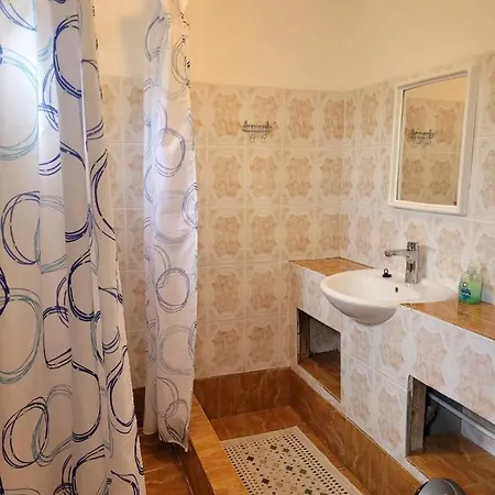 Didi, Guest house
